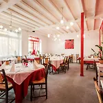 فندق Logis Restaurant Le Cygne 2*
