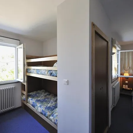 Отель Logis Le Cygne