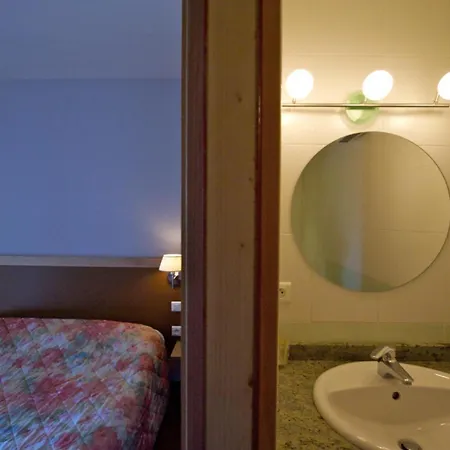 Hotel Logis Restaurant Le Cygne Yssingeaux