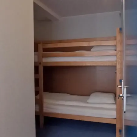 Отель Logis Le Cygne 2*