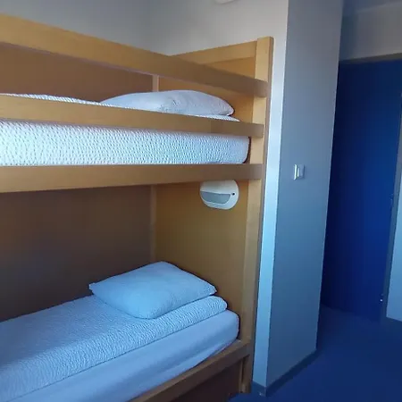 Отель Logis Le Cygne 2*