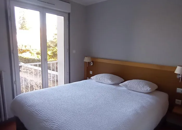 Otel Logis Restaurant Le Cygne Yssingeaux